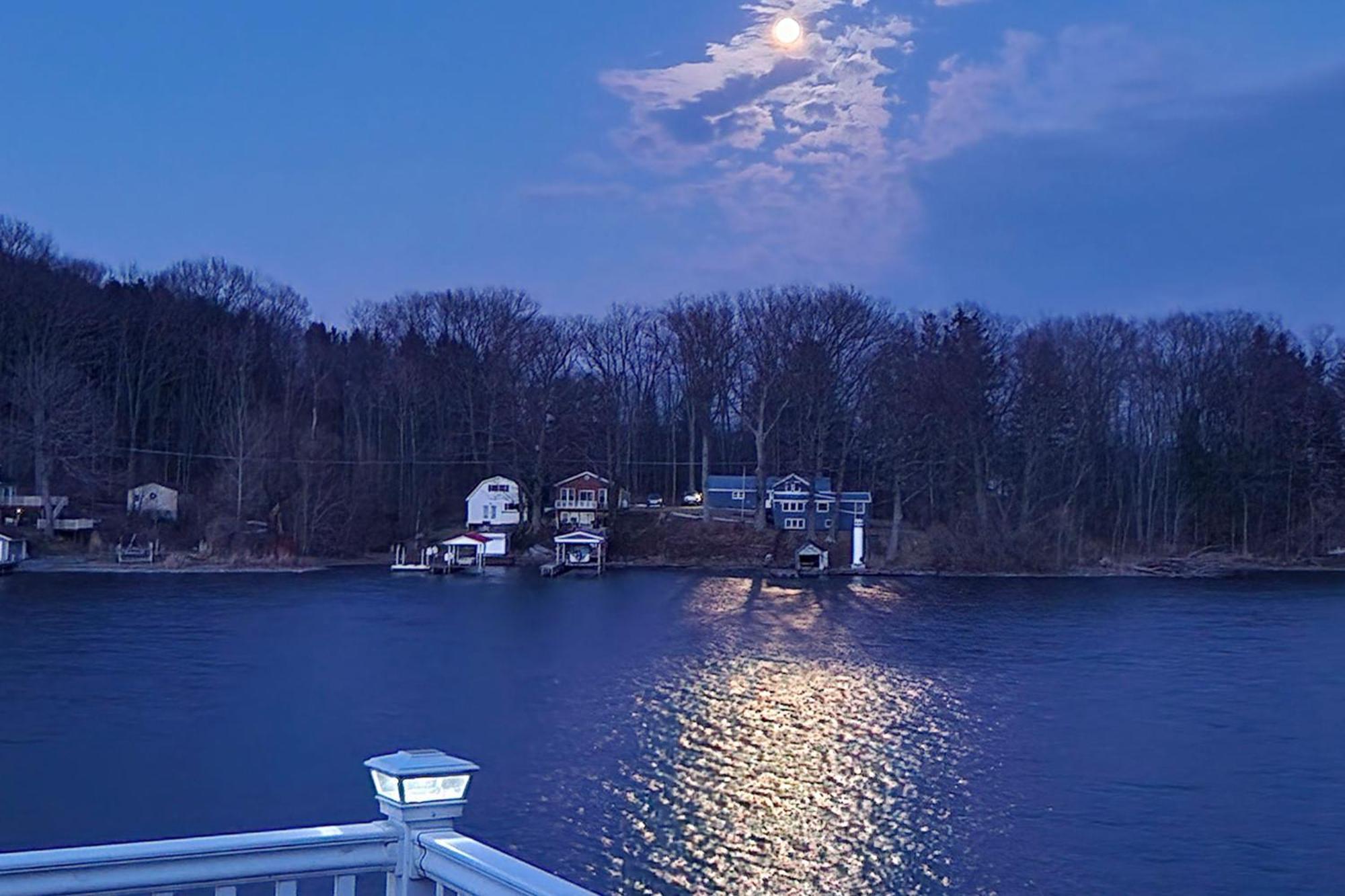 Waterfront Wolcott Vacation Rental With Deck And Views Bagian luar foto